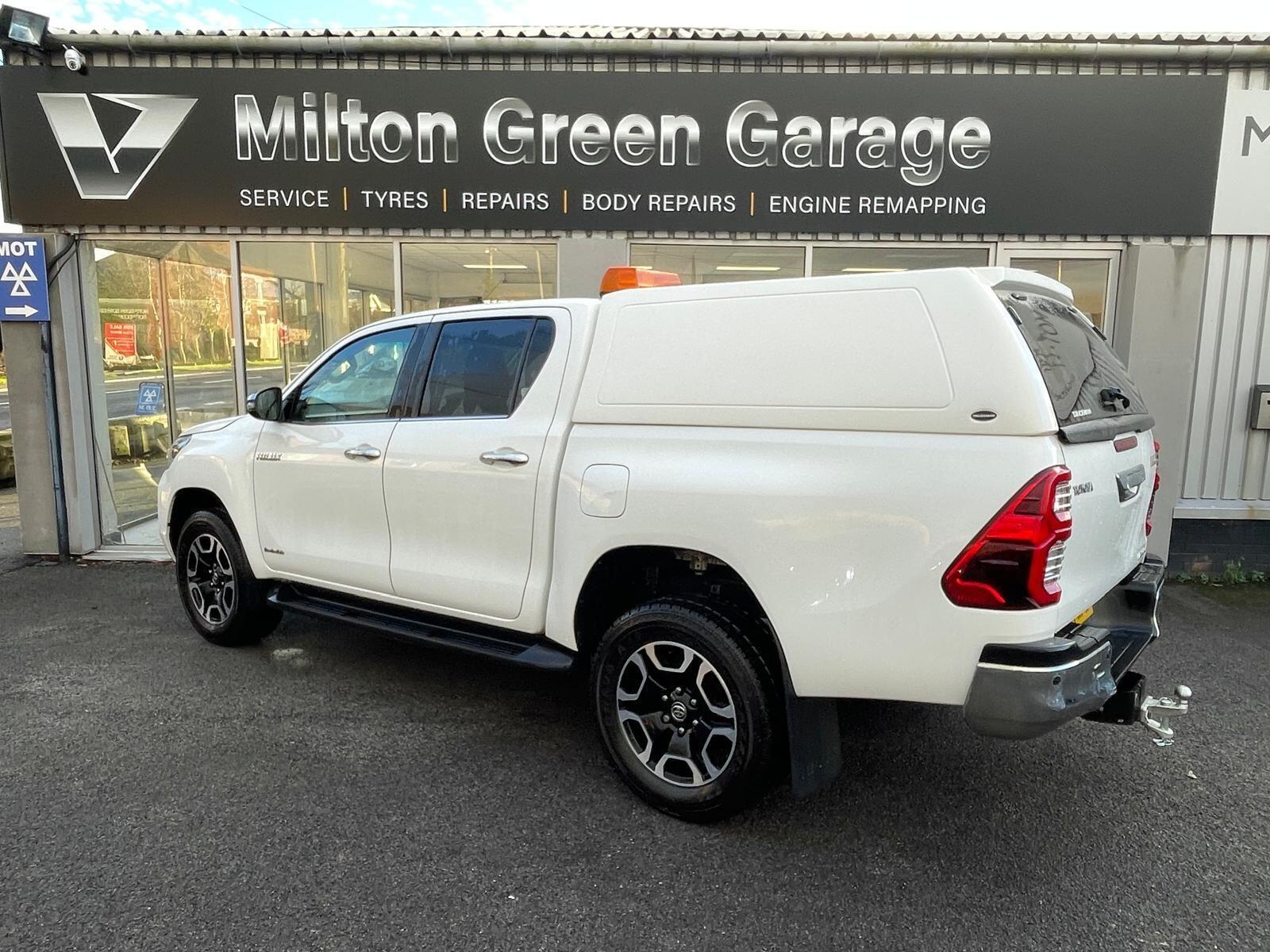 Toyota Hilux - image 5